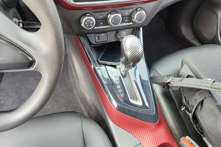 Used Nissan Lannia 2016 1.6L CVT Cool Edition Gear Lever