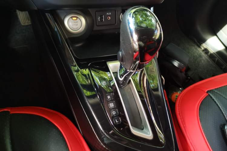 Used Nissan Lannia 2016 1.6L CVT Smart Cool Edition Gear Lever