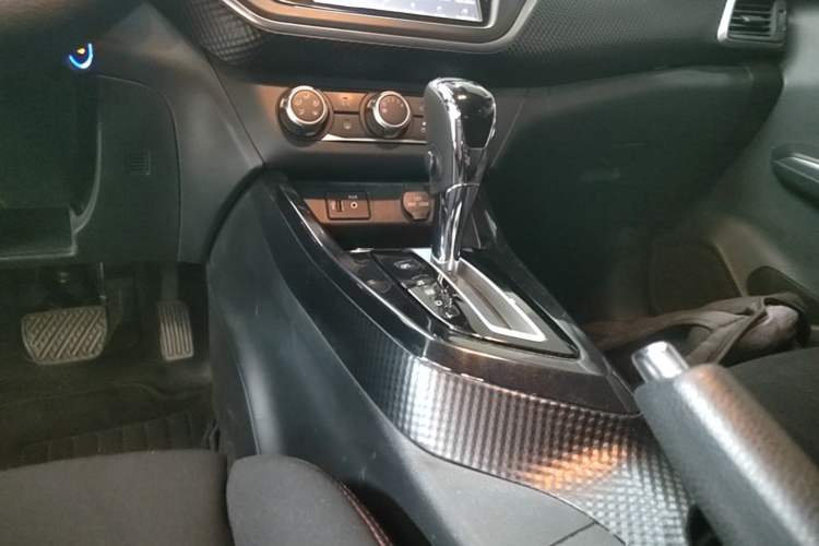 Used Nissan Lannia 2016 1.6L CVT Cool Edition Gear Lever