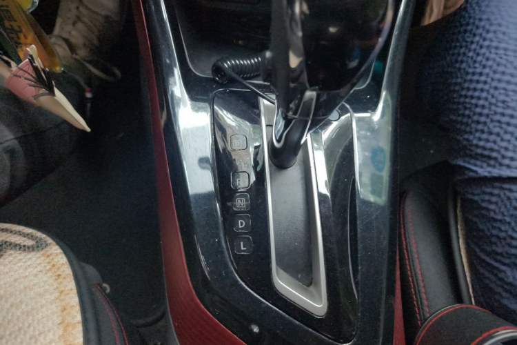 Used Nissan Lannia 2016 1.6L CVT Cool Edition Gear Lever