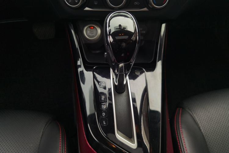 Used Nissan Lannia 2016 1.6L CVT Smart Cool Edition Gear Lever