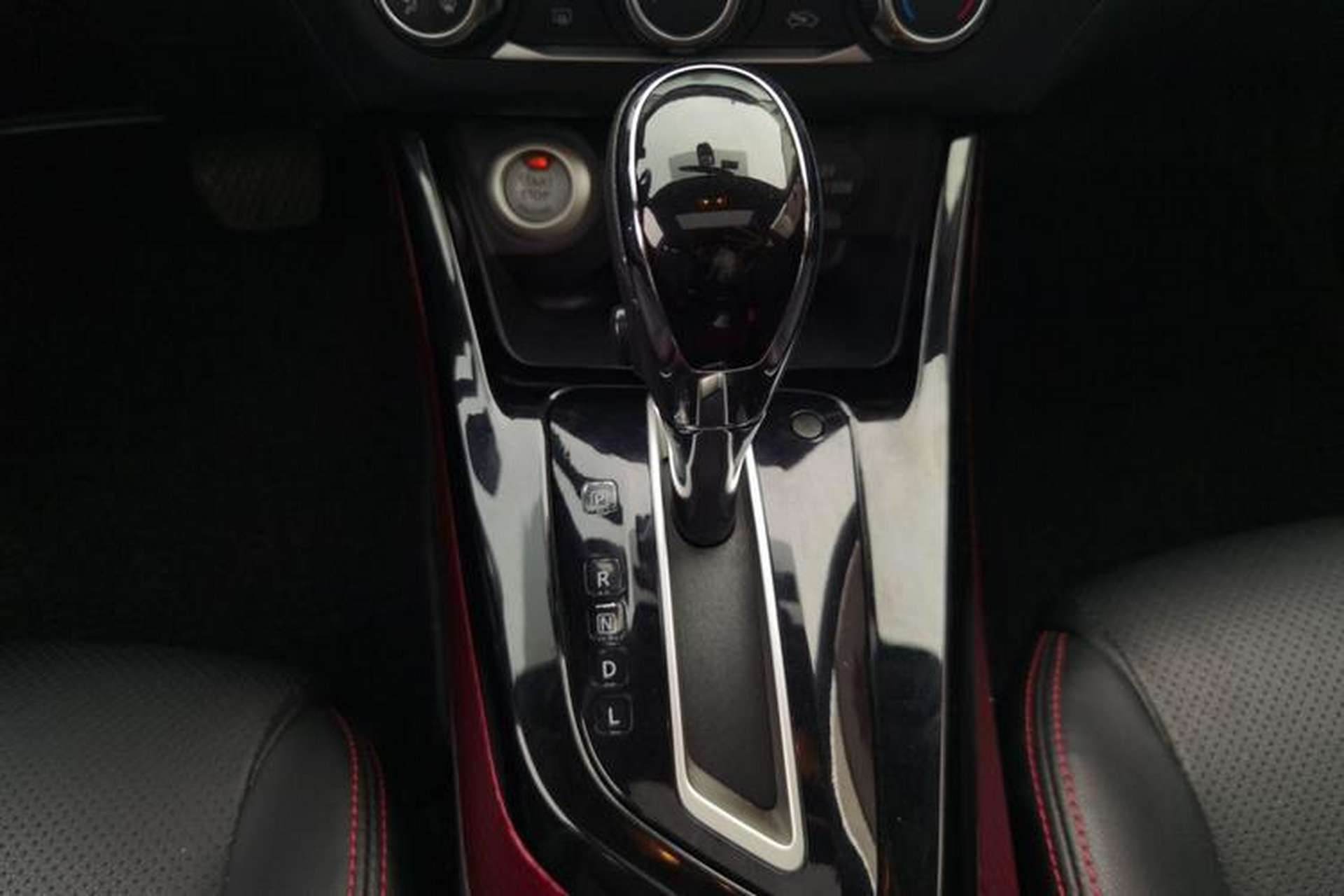 Used Nissan Lannia 2016 1.6L CVT Smart Cool Edition Gear Lever