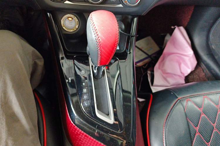Used Nissan Lannia 2016 1.6L CVT Smart Cool Edition Gear Lever