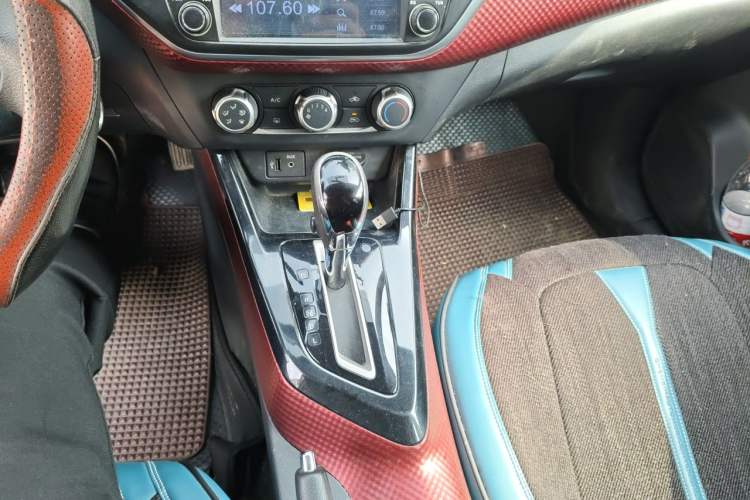 Used Nissan Lannia 2016 1.6L CVT Cool Edition Gear Lever