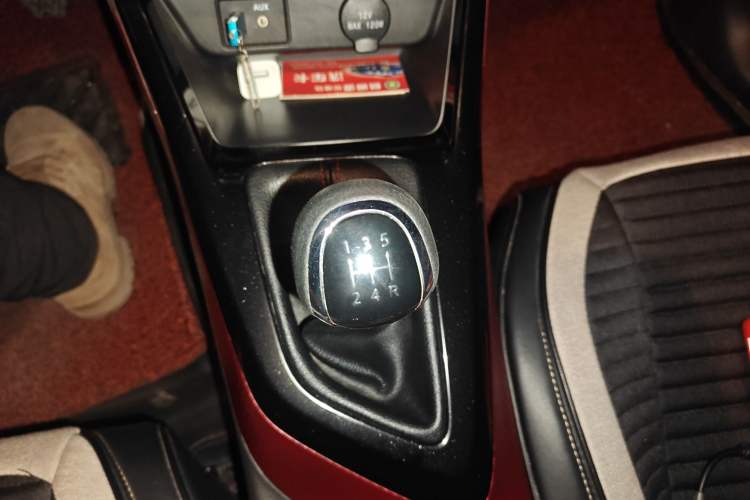 Used Nissan Lannia 2016 1.6L Manual Cool Edition Gear Lever