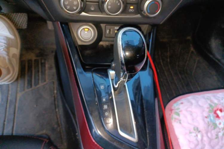 Used Nissan Lannia 2016 1.6L CVT Smart Cool Edition Gear Lever