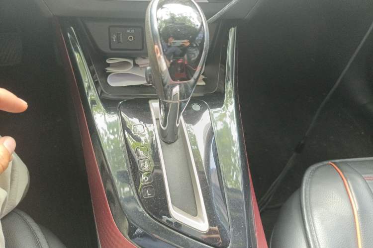Used Nissan Lannia 2016 1.6L CVT Cool Edition Gear Lever