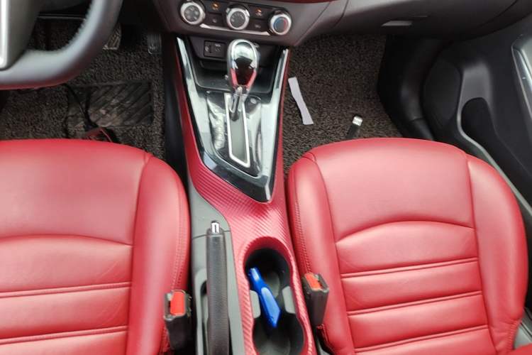 Used Nissan Lannia 2016 1.6L CVT Cool Edition Gear Lever