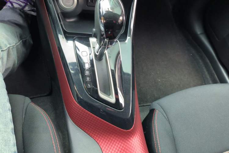 Used Nissan Lannia 2016 1.6L CVT Smart Cool Edition Gear Lever