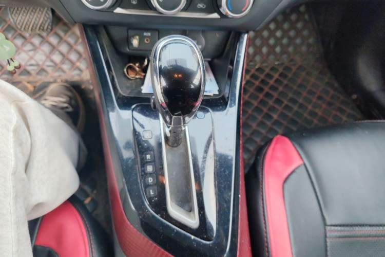 Used Nissan Lannia 2016 1.6L CVT Smart Cool Edition Gear Lever