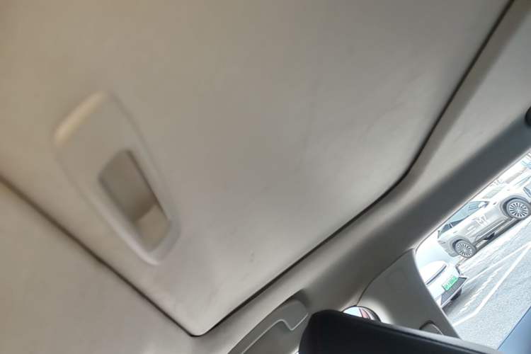 Used Nissan Lannia 2016 1.6L CVT Cool Edition Headliner