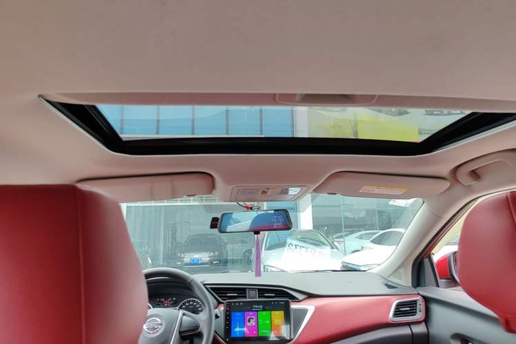Used Nissan Lannia 2016 1.6L CVT Cool Edition Headliner
