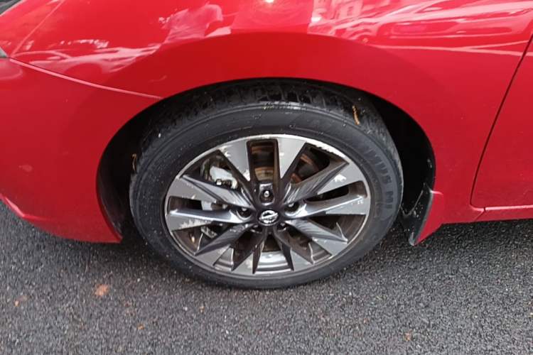 Used Nissan Lannia 2016 1.6L CVT Smart Cool Edition Left Front Wheel Hub