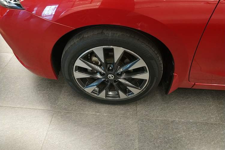 Used Nissan Lannia 2016 1.6L CVT Smart Cool Edition Left Front Wheel Hub