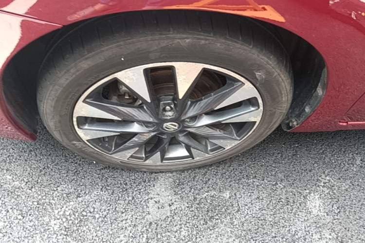 Used Nissan Lannia 2016 1.6L CVT Smart Cool Edition Left Front Wheel Hub