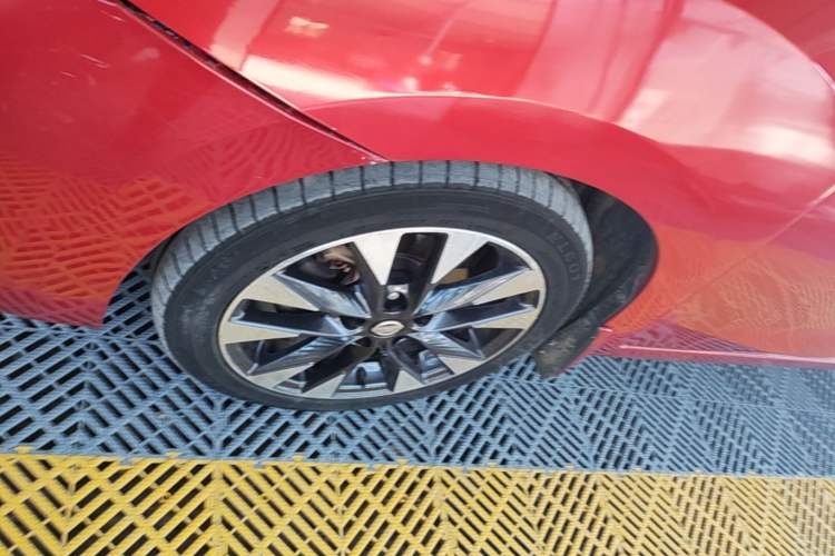 Used Nissan Lannia 2016 1.6L CVT Smart Cool Edition Left Front Wheel Hub