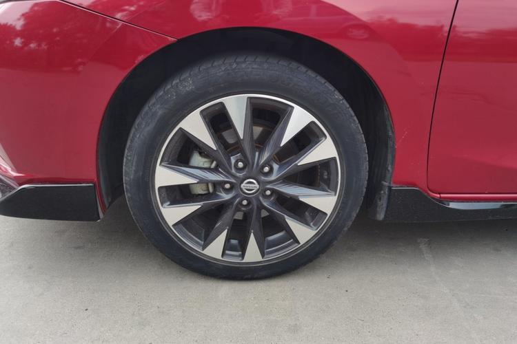 Used Nissan Lannia 2016 1.6L CVT Smart Cool Edition Left Front Wheel Hub