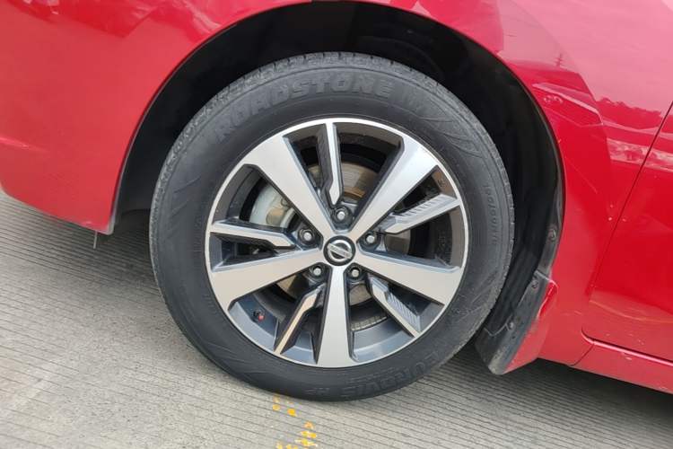 Used Nissan Lannia 2016 1.6L CVT Cool Edition Left Front Wheel Hub