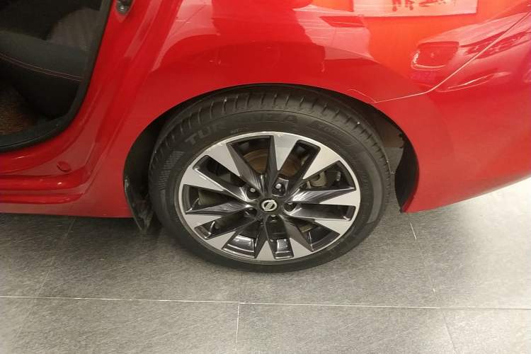 Used Nissan Lannia 2016 1.6L CVT Smart Cool Edition Left Rear Wheel Hub