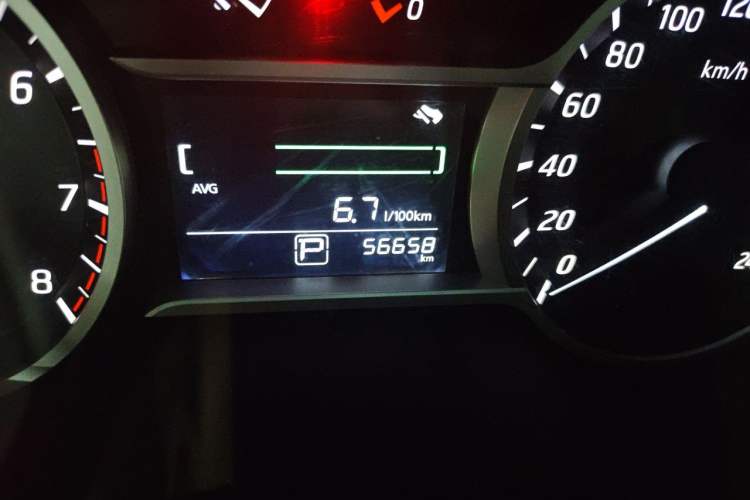Used Nissan Lannia 2016 1.6L CVT Smart Cool Edition Odometer Close Up