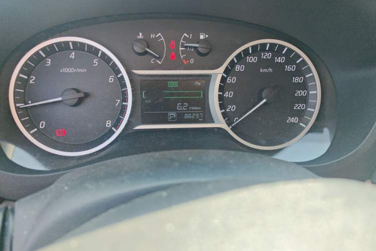 Used Nissan Lannia 2016 1.6L CVT Smart Cool Edition Odometer Close Up