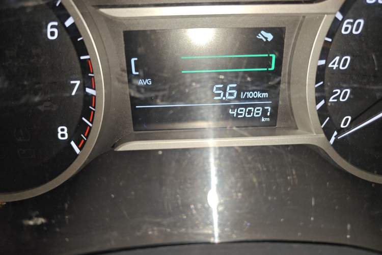Used Nissan Lannia 2016 1.6L Manual Cool Edition Odometer Close Up