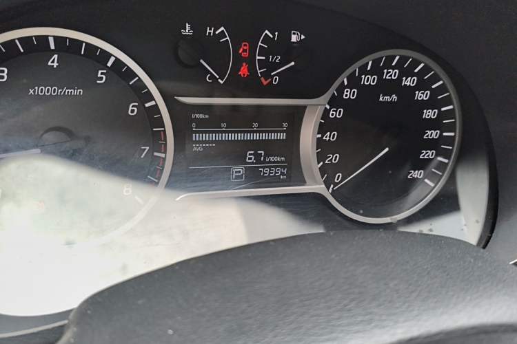 Used Nissan Lannia 2016 1.6L CVT Cool Edition Odometer Close Up