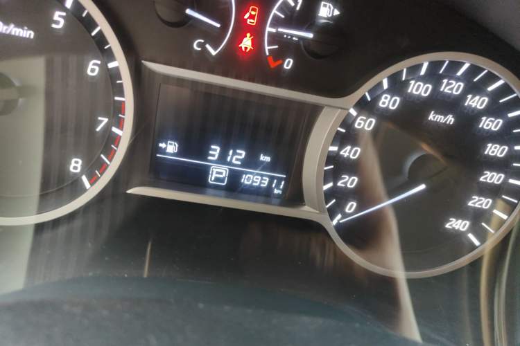 Used Nissan Lannia 2016 1.6L CVT Smart Cool Edition Odometer Close Up