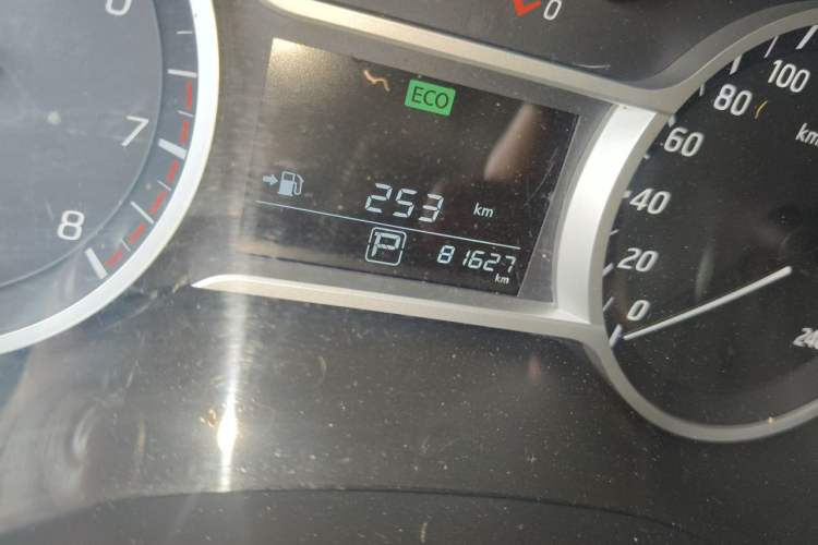 Used Nissan Lannia 2016 1.6L CVT Smart Cool Edition Odometer Close Up