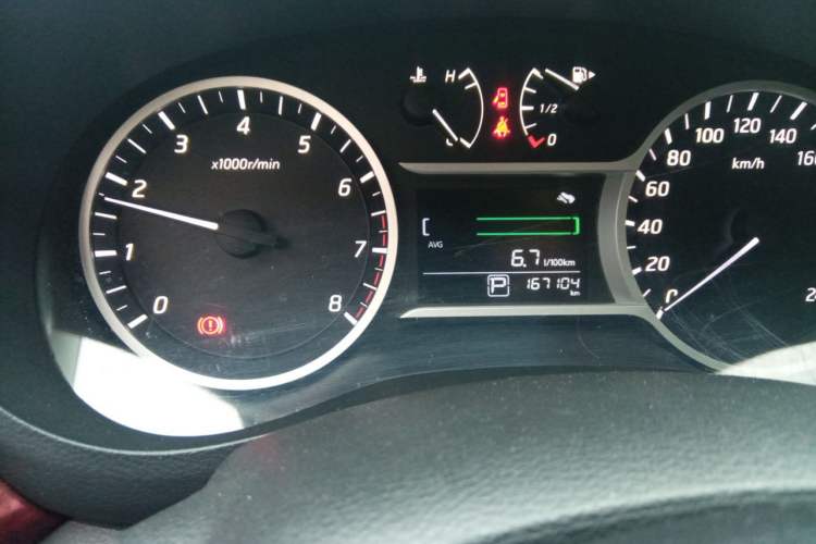 Used Nissan Lannia 2016 1.6L CVT Smart Cool Edition Odometer Close Up