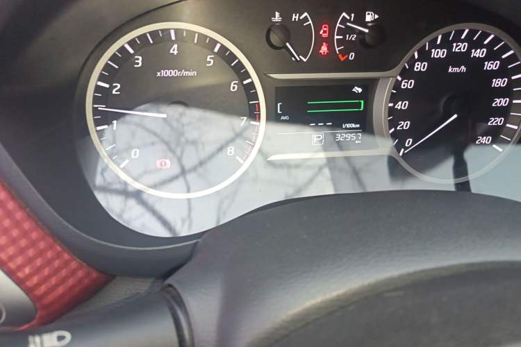 Used Nissan Lannia 2016 1.6L CVT Cool Edition Odometer Close Up