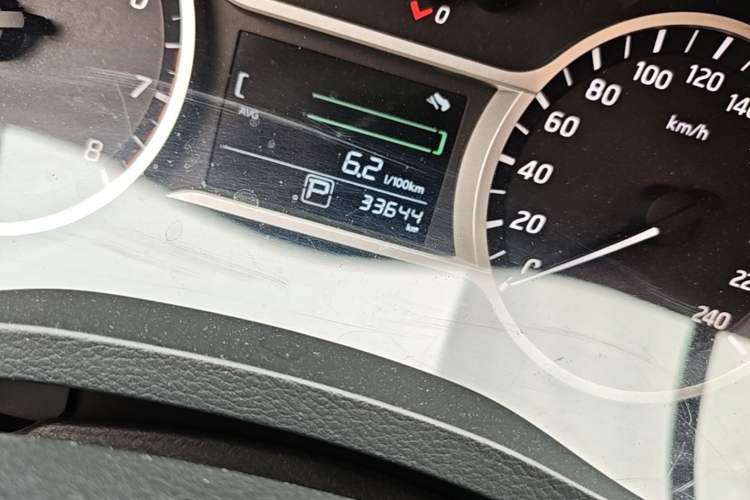 Used Nissan Lannia 2016 1.6L CVT Cool Edition Odometer Close Up