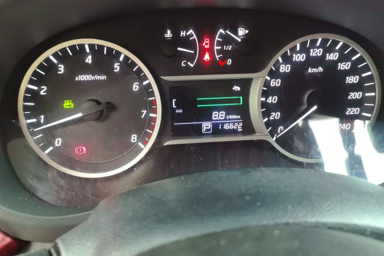 Used Nissan Lannia 2016 1.6L CVT Smart Cool Edition Odometer Close Up
