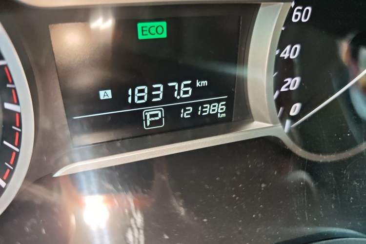 Used Nissan Lannia 2016 1.6L CVT Smart Cool Edition Odometer Close Up