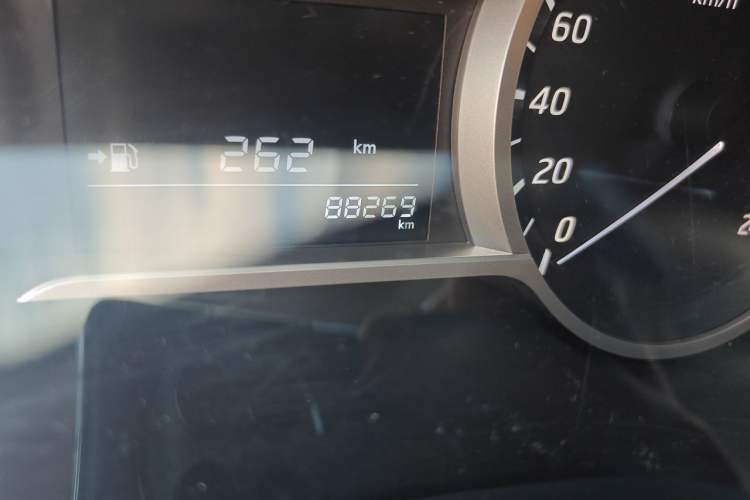 Used Nissan Lannia 2016 1.6L Manual Cool Edition Odometer Close Up