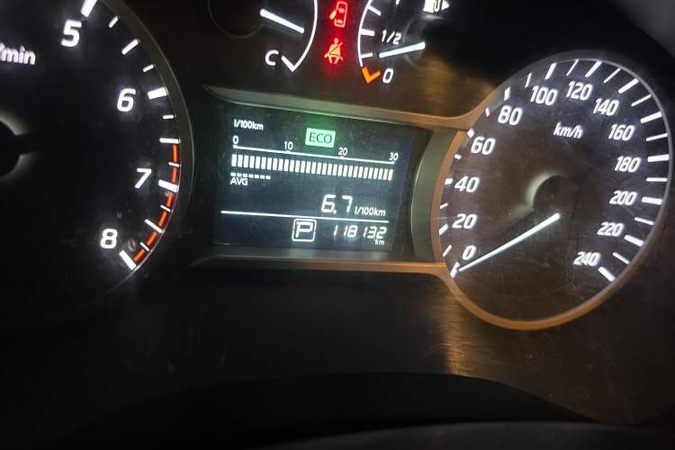 Used Nissan Lannia 2016 1.6L CVT Smart Cool Edition Odometer Close Up