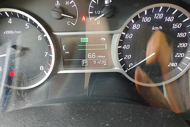 Used Nissan Lannia 2016 1.6L CVT Smart Cool Edition Odometer Close Up
