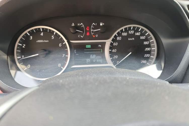 Used Nissan Lannia 2016 1.6L CVT Cool Edition Odometer Close Up