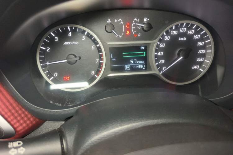 Used Nissan Lannia 2016 1.6L CVT Smart Cool Edition Odometer Close Up