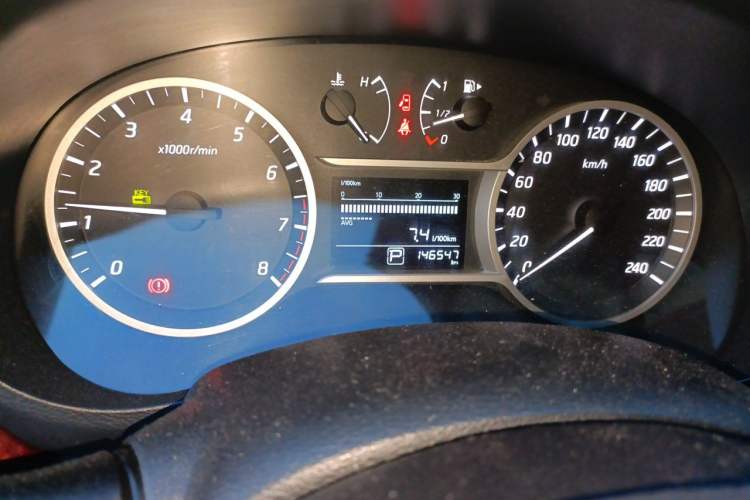 Used Nissan Lannia 2016 1.6L CVT Smart Cool Edition Odometer Close Up