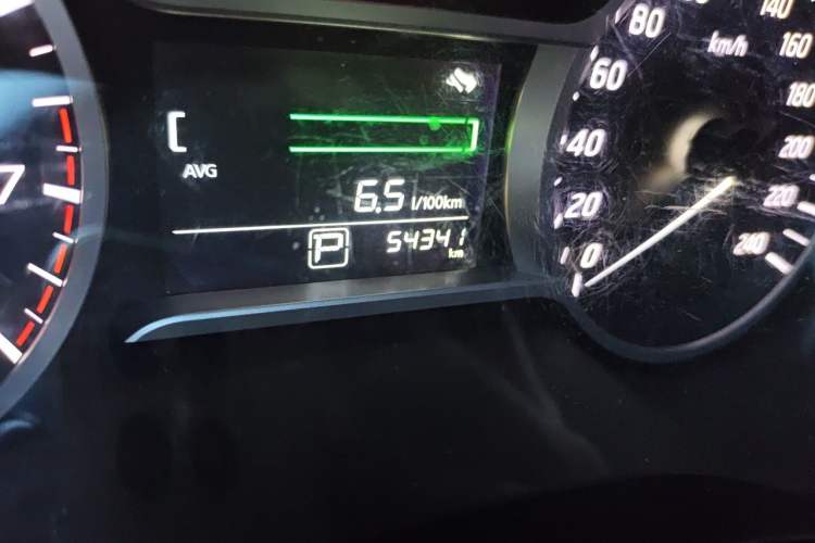 Used Nissan Lannia 2016 1.6L CVT Cool Edition Odometer Close Up