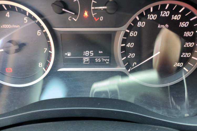 Used Nissan Lannia 2016 1.6L CVT Smart Cool Edition Odometer Close Up