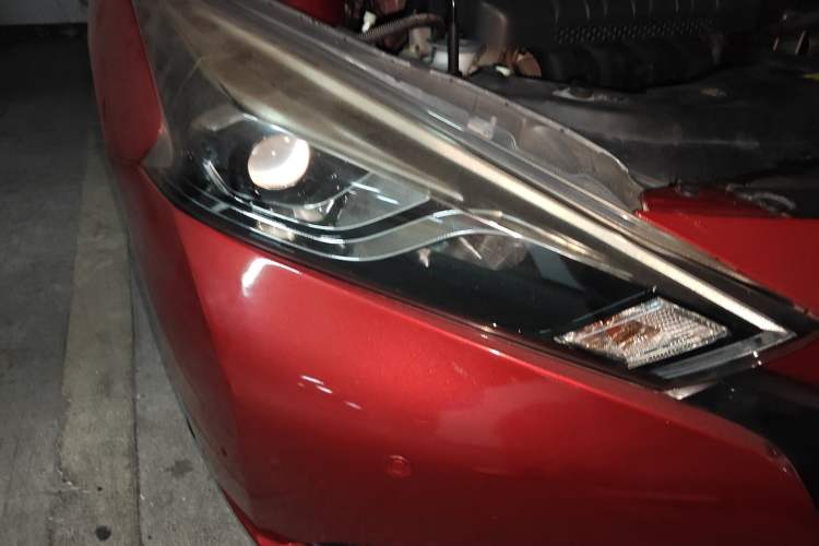 Used Nissan Lannia 2016 1.6L Manual Cool Edition Right Front Headlight