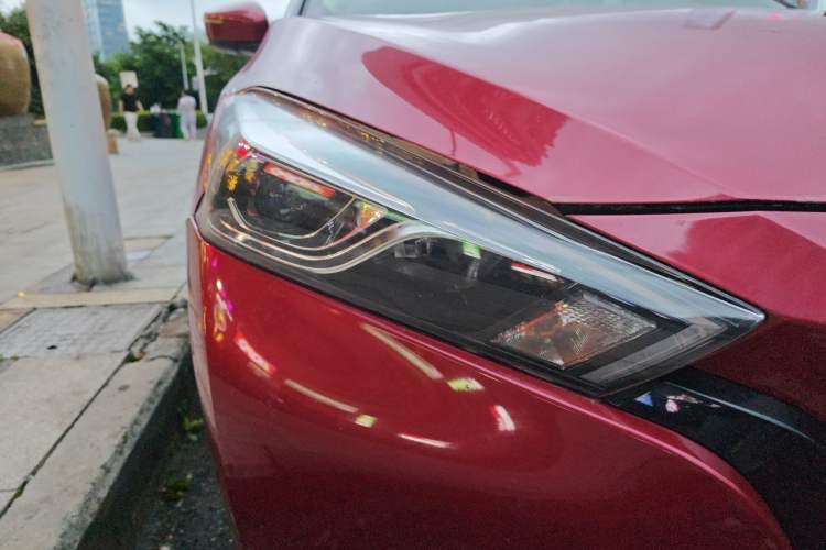Used Nissan Lannia 2016 1.6L CVT Smart Cool Edition Right Front Headlight