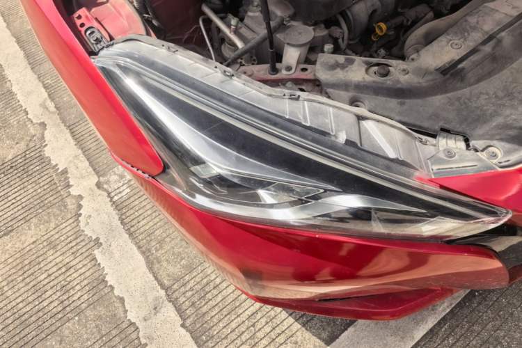 Used Nissan Lannia 2016 1.6L CVT Smart Cool Edition Right Front Headlight