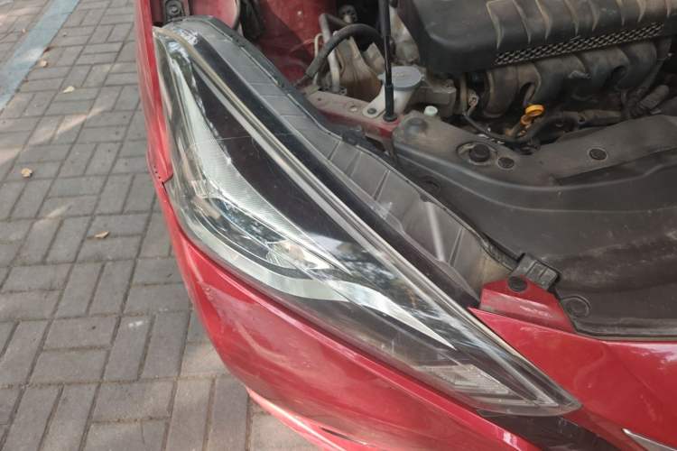 Used Nissan Lannia 2016 1.6L CVT Smart Cool Edition Right Front Headlight