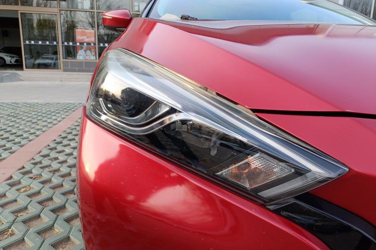 Used Nissan Lannia 2016 1.6L CVT Smart Cool Edition Right Front Headlight