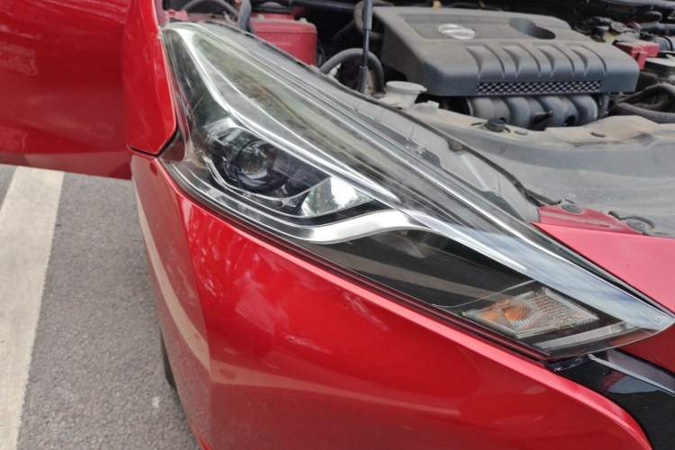 Used Nissan Lannia 2016 1.6L CVT Smart Cool Edition Right Front Headlight