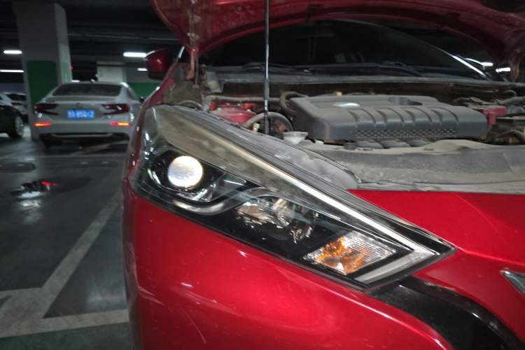 Used Nissan Lannia 2016 1.6L CVT Smart Cool Edition Right Front Headlight