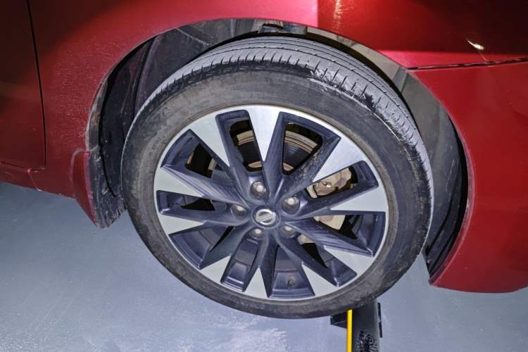 Used Nissan Lannia 2016 1.6L CVT Smart Cool Edition Right Front Wheel Hub